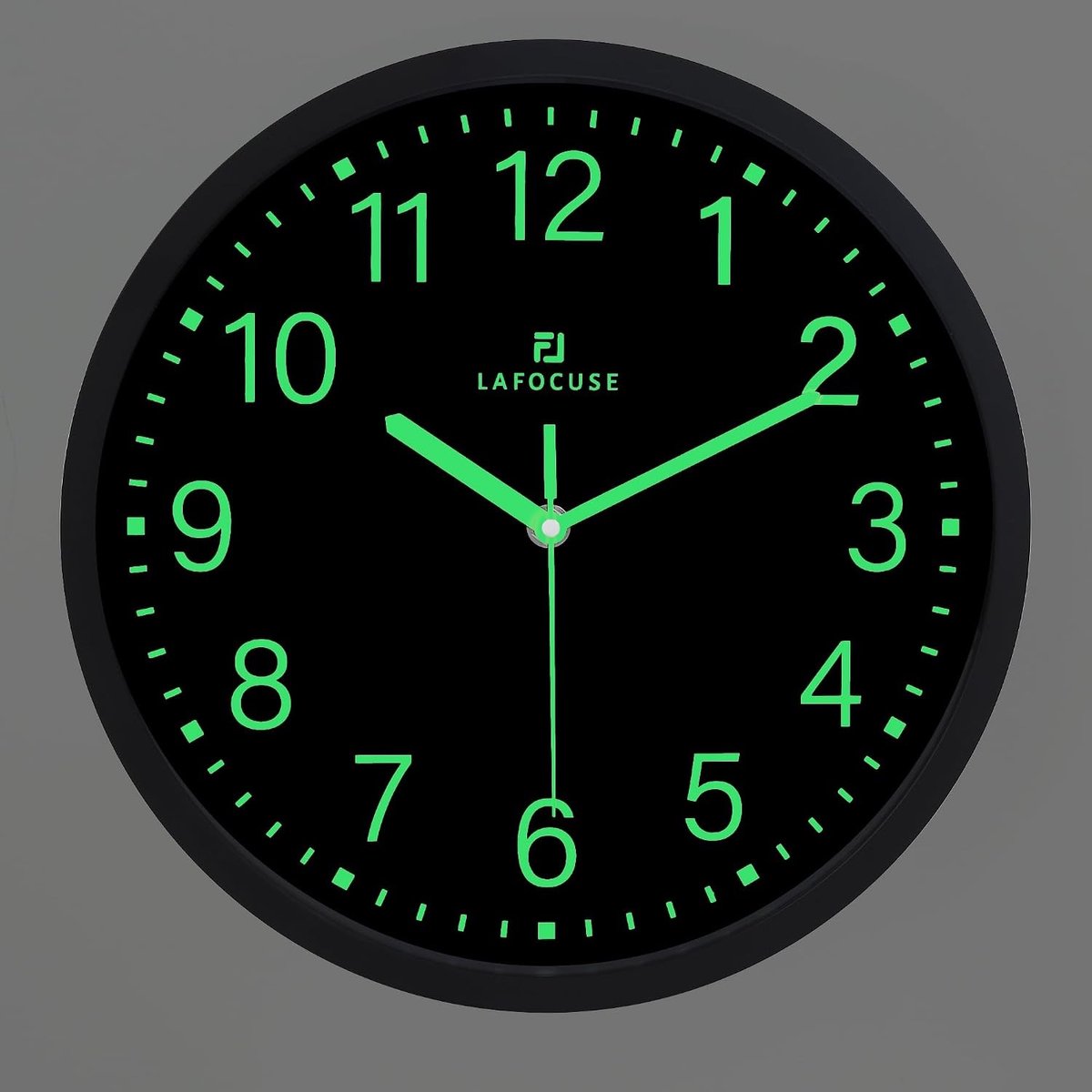 Moderne 12" Glow in the Dark Wandklok - Zwarte Stille Klok, Batterij Aangedreven Luminous Klok voor Woonkamer, Slaapkamer en Keuken Decoratie