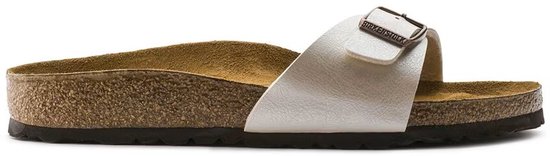 Witte Birkenstock Madrid slipper met gesp en een kurken zool.