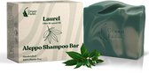 Groene en witte Aleppo shampoo bar met olijf- en laurierolie. Met "Green Fadel" logo.