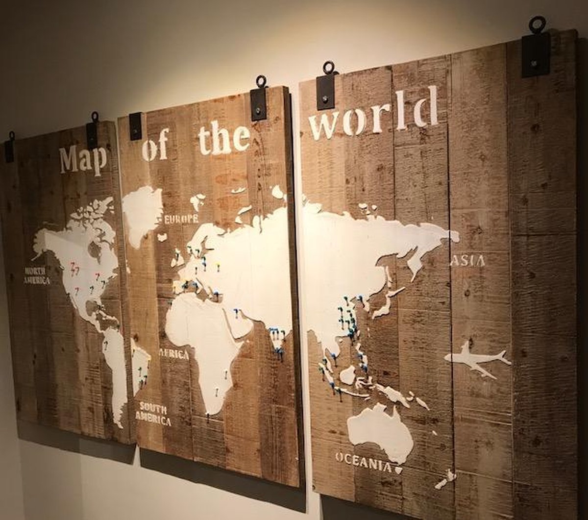 Geruïneerd Diplomatieke kwesties College Houten wereldkaart 3 luik - de wereld op hout - naturel / wit 210 x 121 x 4  cm | bol.com
