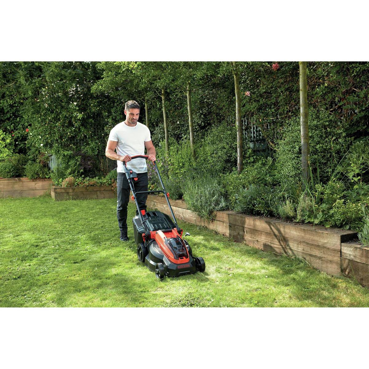 BLACK+DECKER Grasmaaier 36V 2x 2.5Ah Lithium-ion 38cm maaibreedte voor gazons tot 600m² - CLM3825L2-QW – foto 3