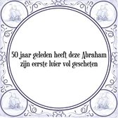 Tegeltje met Spreuk (Abraham 50 jaar): 50 jaar geleden heeft deze Abraham zijn eerste luier vol gescheten + Cadeau verpakking & Plakhanger