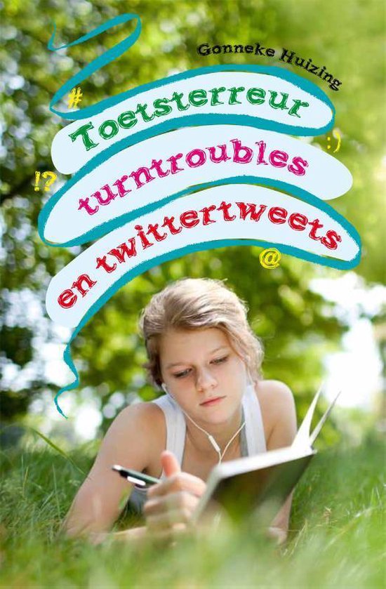 Jong meisje met oortjes ligt in het gras en leest een boek. "Toetsterreur turntroubles en twittertweets" staat in gekleurde letters.