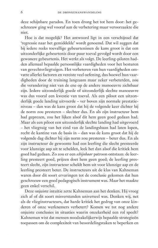 Boekpagina met tekst over Kahneman, pilootopleiding en toeval.