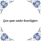 Tegeltje met Spreuk (Tegeltjeswijsheid): Geen spoor zonder dwarsliggers + Kado verpakking & Plakhanger