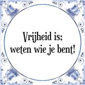 Tegeltje met Spreuk (Tegeltjeswijsheid): Vrijheid is; weten wie je bent! + Kado verpakking & Plakhanger