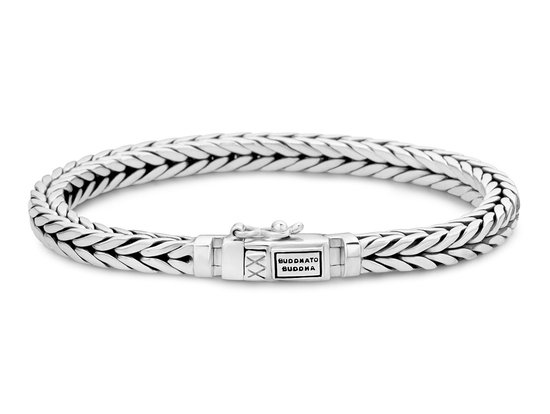 Zilveren Buddha to Buddha armband met gevlochten schakels en een sluiting met 'BUDDHA TO BUDDHA' tekst.
