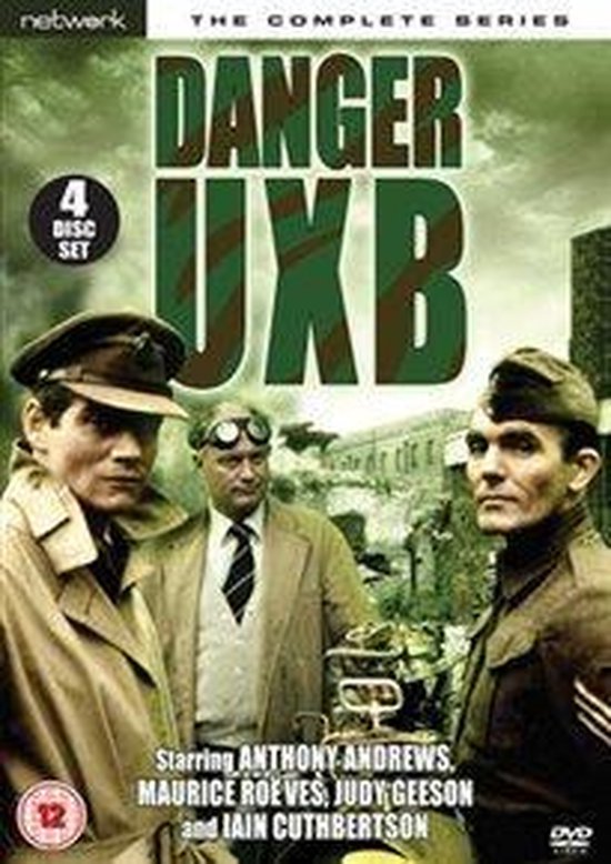 Drie mannen in uniformen, met de titel Danger UXB.