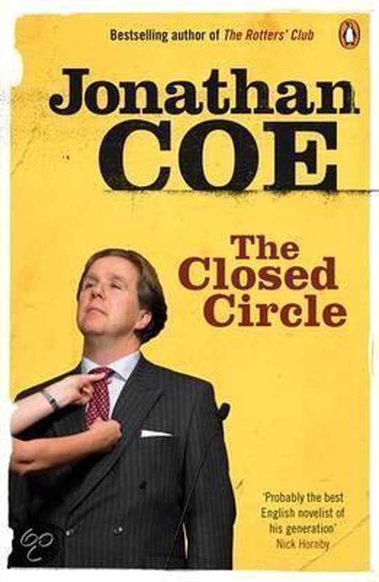 Boekcover met gele achtergrond, de titel 'The Closed Circle' en een man in pak die een stropdas krijgt aangereikt.