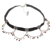 Choker van velours met kraaltjes