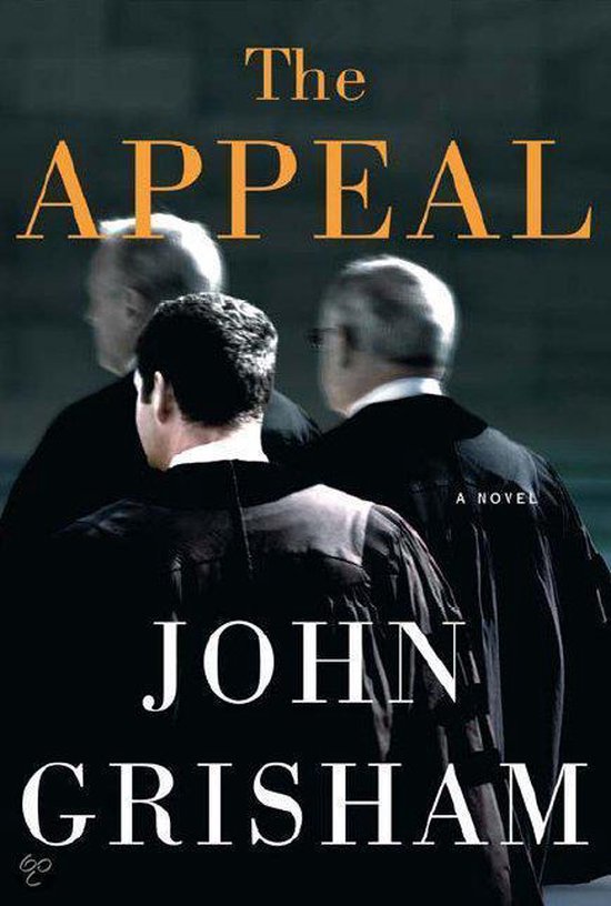 De cover van 'The Appeal' van John Grisham toont drie mannen in zwarte toga's, twee met hun rug naar de camera en één van opzij gezien.