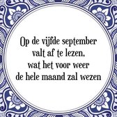 Tegeltje met Spreuk (Tegeltjeswijsheid): Op de vijfde september valt af te lezen, wat het voor weer de hele maand zal wezen + Kado verpakking & Plakhanger