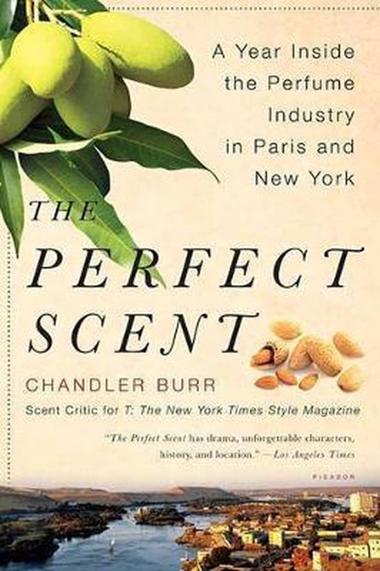 Livre "The Perfect Scent" avec des fruits verts sur une branche et des noix.