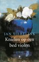 Knielen op een bed violen - Jan Siebelink