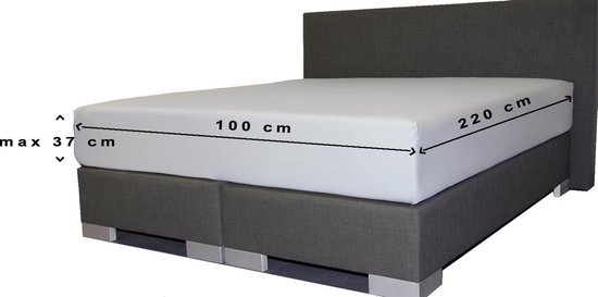 Wit hoeslaken op een boxspring. Afmetingen: 100 cm breed, 220 cm lang en max. 37 cm hoog.
