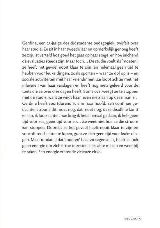 Tekst over Gerdine, een deeltijdstudente pedagogiek, die worstelt met haar studie en het gevoel heeft geen tijd te hebben. Nederlands.