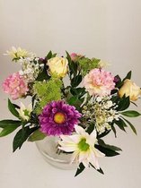 Boeket van prachtige kunstlbloemen