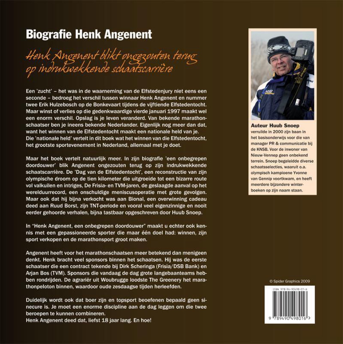 Boek 'Biografie Henk Angenent'. Op de voorkant een foto van Henk Angenent met skibril en helm.