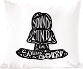Sierkussen - Quote A Sound Mind In A Sound Body Met Witte Achtergrond