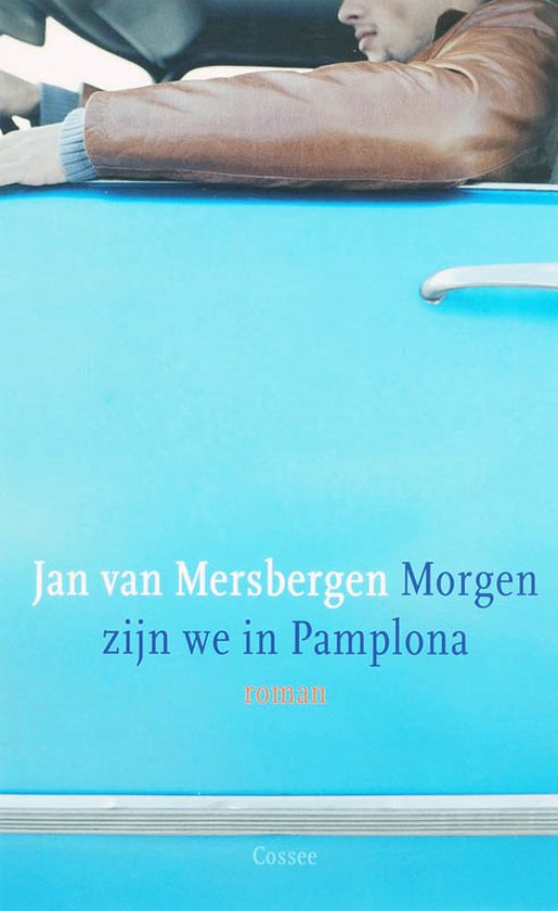 Boek kaft met de titel 'Morgen zijn we in Pamplona' en de auteur Jan van Mersbergen, met een detail van een man in een bruine jas.