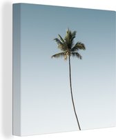 Canvas Schilderij Eenzame palmboom tegen een blauwe lucht - 90x90 cm - Wanddecoratie