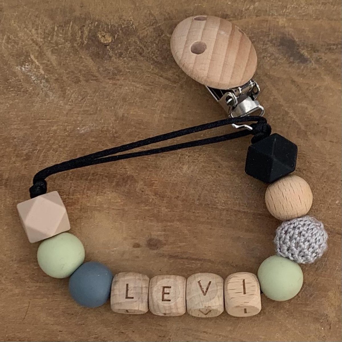 Goedkoopste Speenkoord met naam | Gepersonaliseerd | Groen - Hout | Kraamcadeau | Baby | Speenclip | Speenketting | Bebbes