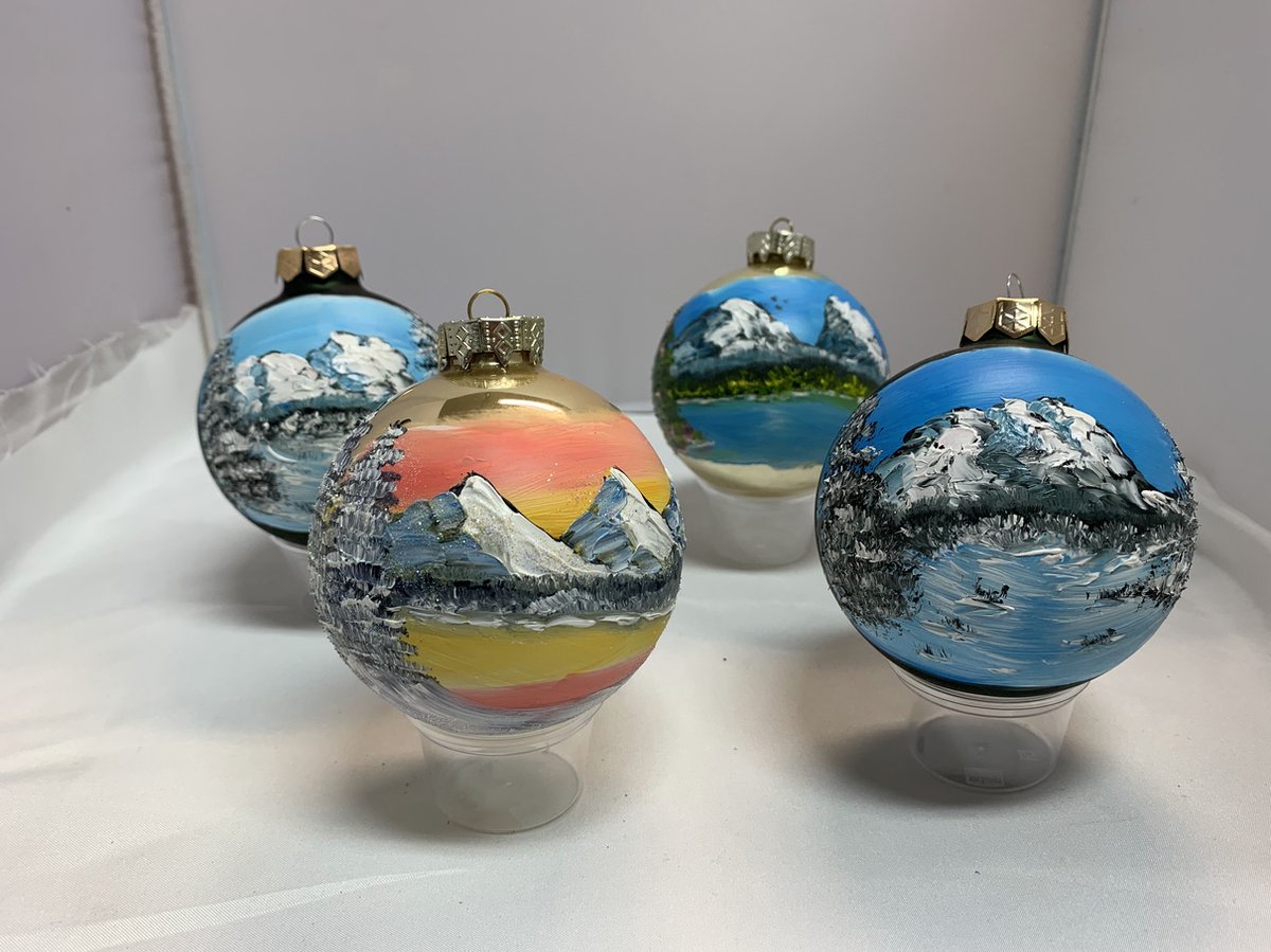4 kerstballen in de Bob Ross stijl handpainted