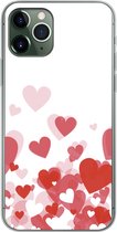 Geschikt voor iPhone 11 Pro hoesje - Een illustratie van een regen van hartjes - Siliconen Telefoonhoesje