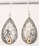 Traditionele bewerkte zilveren oorbellen met 18k gouden decoratie