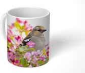 Mok - Koffiemok - Vogel tussen roze bloemen - Mokken - 350 ML - Beker - Koffiemokken - Theemok