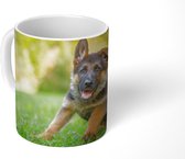 Mok - Puppy zit in het gras - 350 ML - Beker