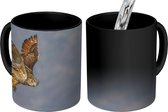 Magische Mok - Foto op Warmte Mok - Een oehoe in een bergachtig landschap - 350 ML
