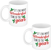 2x stuks cadeau kerstmok wit Most wonderful time of year - 300 ml - keramiek - mok / beker - Kerstmis/ oud en nieuw - kerstcadeau