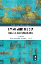 Routledge Studies in Human Geography - Living with the Sea