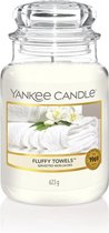 Bol.com Yankee Candle Geurkaars Large Fluffy Towels - 17 cm / ø 11 cm aanbieding