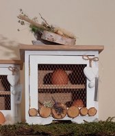 Brocant houten eierkastje met droogbloem creatie van Juuls  19cm hoog 19cm breed