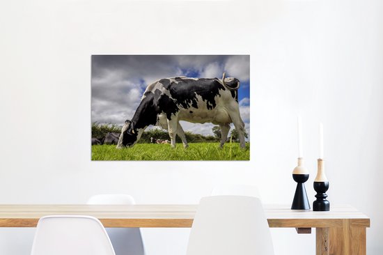 Une vache frisonne avec des nuages sombres au-dessus Aluminium 60x40 cm - Tirage photo sur aluminium (décoration murale en métal)