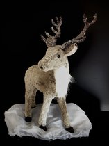 Staand rendier met sneeuw 56 cm hoog - glitters - karton met kunsthaar - handgemaakt - decoratiefiguur - interieur - geschikt voor binnen - cadeau - geschenk - kerstcollectie - ren