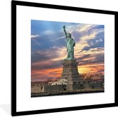 Fotolijst incl. Poster - Vrijheidsbeeld in New York tijdens zonsondergang - 40x40 cm - Posterlijst