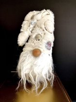 Kerstkabouter knuffel fabric gnome white/silver sitting 23 cm hoog - kledingstof - knuffel - kerststukje - decoratiefiguur - interieur - geschikt voor binnen - cadeau - geschenk -