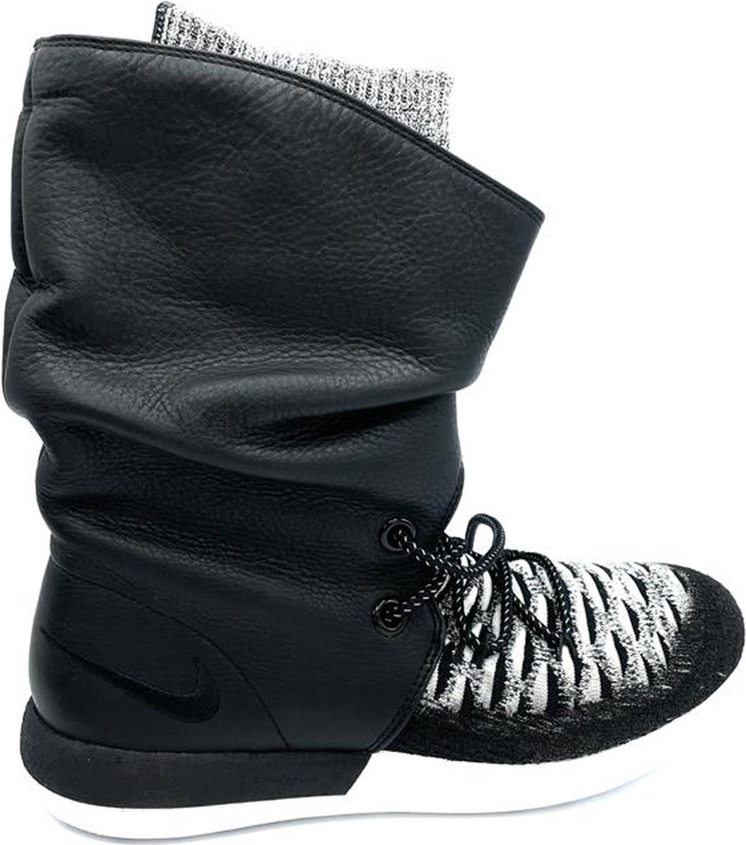 Nike W Roshe two hi flyknit Zwart