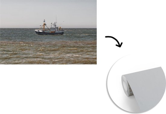 Bateau de pêche sur la mer du Nord fotobehang / Mer et plage