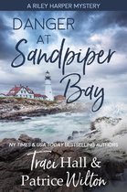 A Riley Harper Mystery 2 - Danger at Sandpiper Bay