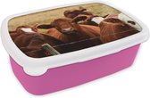 Broodtrommel Roze - Lunchbox - Brooddoos - Koe - Dieren - Hek - Bruin - 18x12x6 cm - Kinderen - Meisje