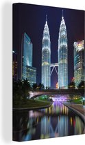 Les tours Petronas magnifiquement éclairées la nuit Toile 40x60 cm - Tirage photo sur toile (Décoration murale salon / chambre)