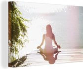 Une femme pratiquant le yoga sur une jetée toile 140x90 cm - Tirage photo sur toile (Décoration murale salon / chambre)