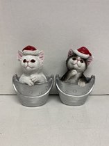 Kerstbeeldjes katten/poezen in tas - Set van 2 stuks - zilveren tas - 7.5x5.5x10.5 cm - Kerstdecoratie