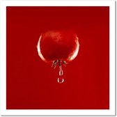 Trend24 - Canvas Schilderij - Tomaat En Druppels Water - Kleur - Schilderijen - Voedsel - 50x50x2 cm - Rood