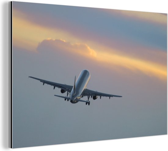 Vliegtuig die in de zonsondergang vliegt Aluminium - Foto print op Aluminium (metaal wanddecoratie)