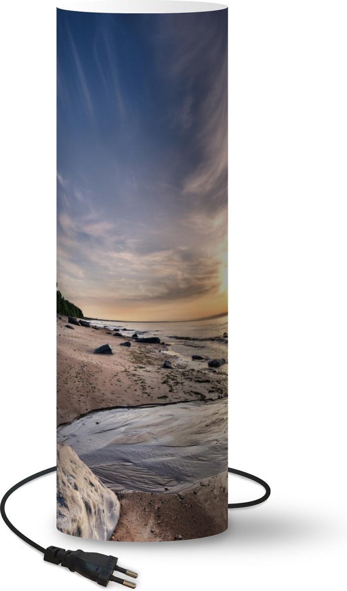 Lamp - Nachtlampje - Tafellamp slaapkamer - Estland - Strand - Zon - 60 cm hoog - Ø19.1 cm - Inclusief LED lamp